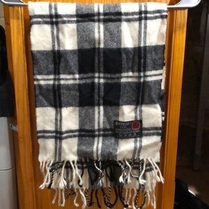 Vintage Harrison’s %100 lambswool scarf